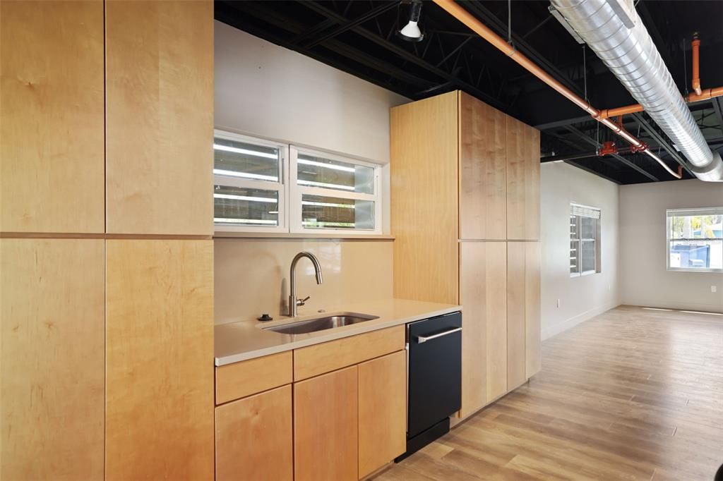 For Sale: $1,950,000 (4 beds, 3 baths, 7040 Square Feet)