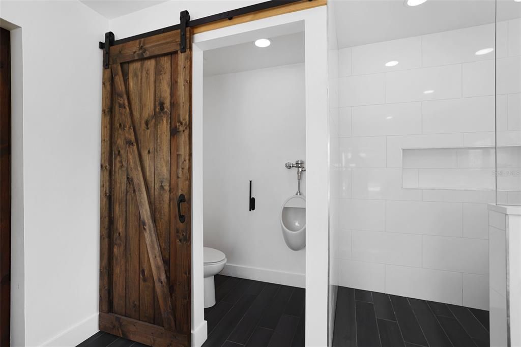 For Sale: $1,950,000 (4 beds, 3 baths, 7040 Square Feet)