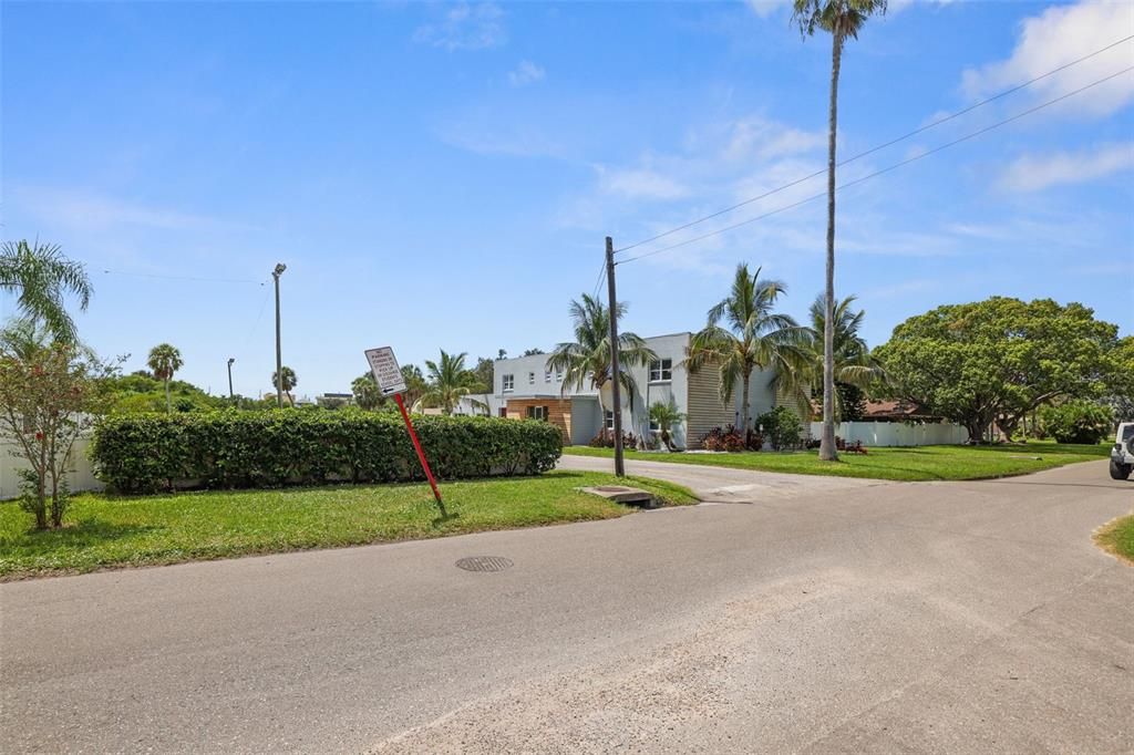 For Sale: $1,950,000 (4 beds, 3 baths, 7040 Square Feet)