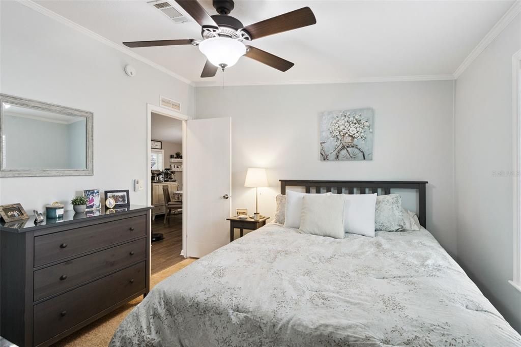 合同活跃: $240,000 (3 贝兹, 2 浴室, 1248 平方英尺)