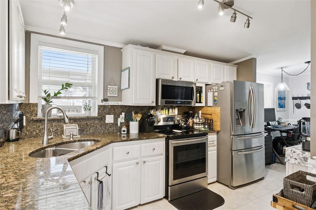 合同活跃: $240,000 (3 贝兹, 2 浴室, 1248 平方英尺)