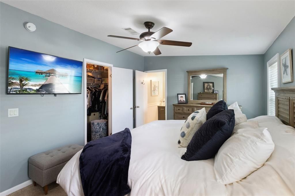 合同活跃: $240,000 (3 贝兹, 2 浴室, 1248 平方英尺)