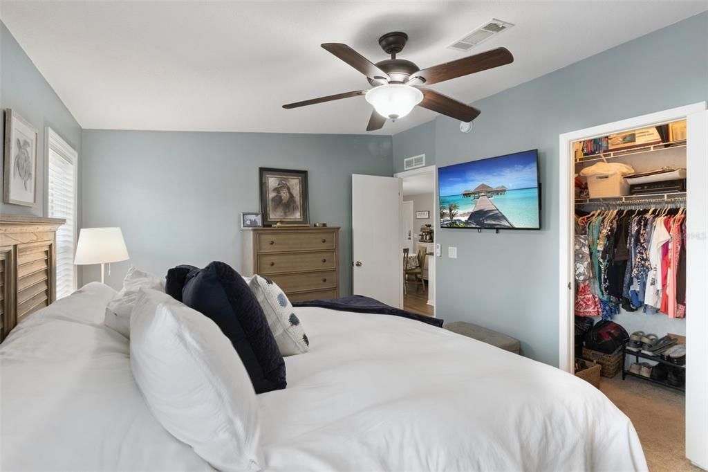 合同活跃: $240,000 (3 贝兹, 2 浴室, 1248 平方英尺)