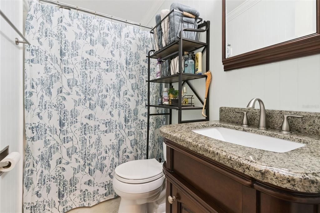 合同活跃: $240,000 (3 贝兹, 2 浴室, 1248 平方英尺)