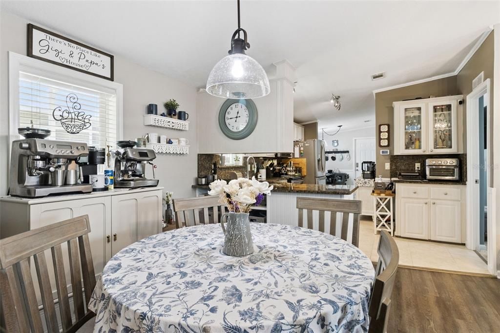 合同活跃: $240,000 (3 贝兹, 2 浴室, 1248 平方英尺)