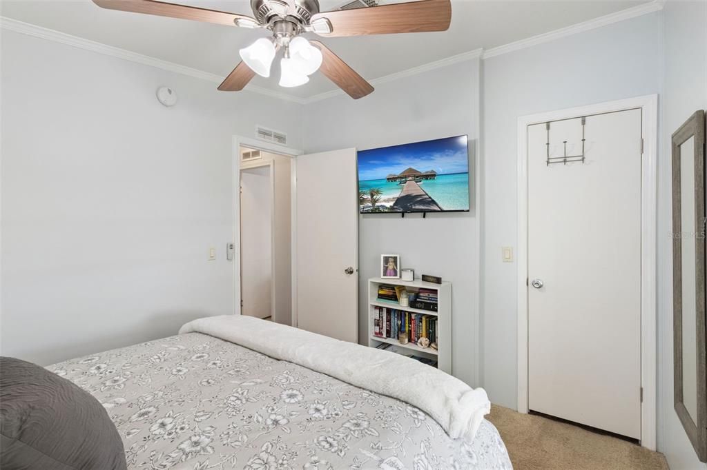 合同活跃: $240,000 (3 贝兹, 2 浴室, 1248 平方英尺)