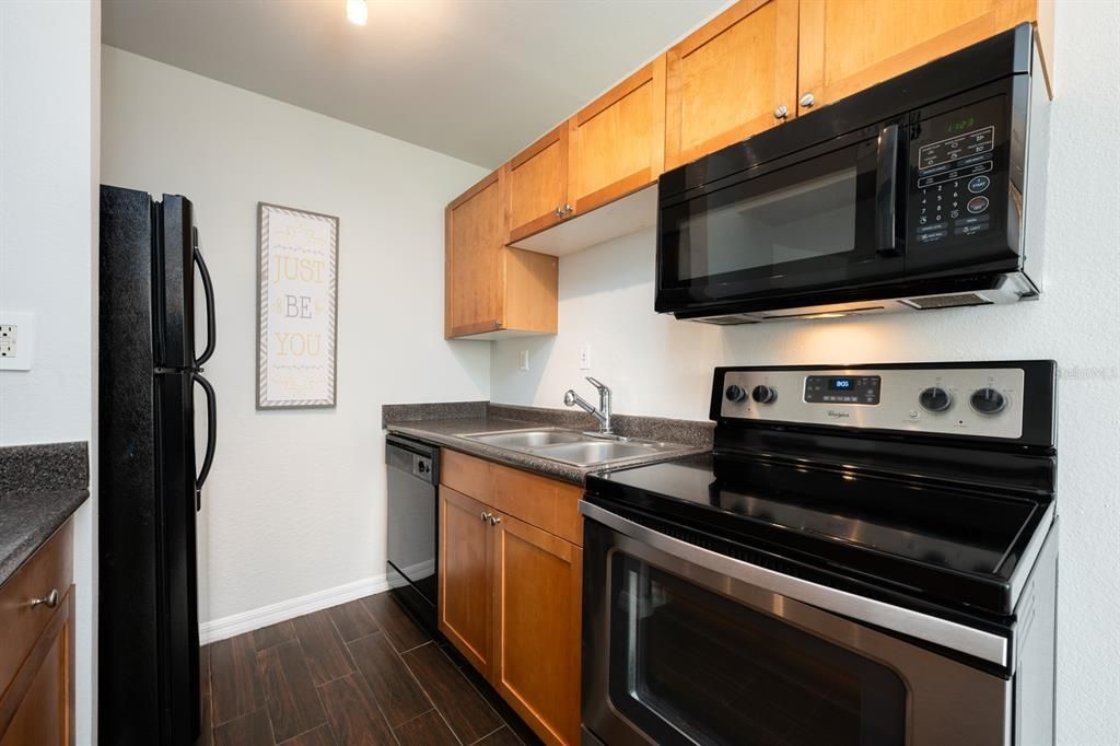 For Sale: $186,000 (1 beds, 1 baths, 625 Square Feet)