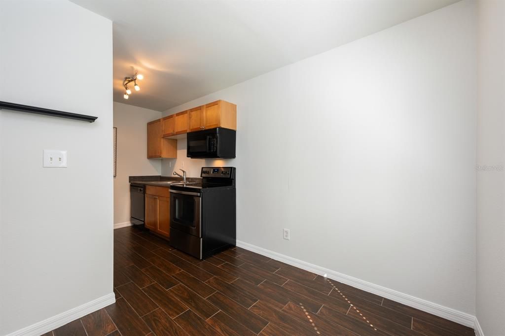 For Sale: $186,000 (1 beds, 1 baths, 625 Square Feet)