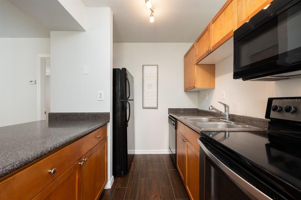 For Sale: $186,000 (1 beds, 1 baths, 625 Square Feet)