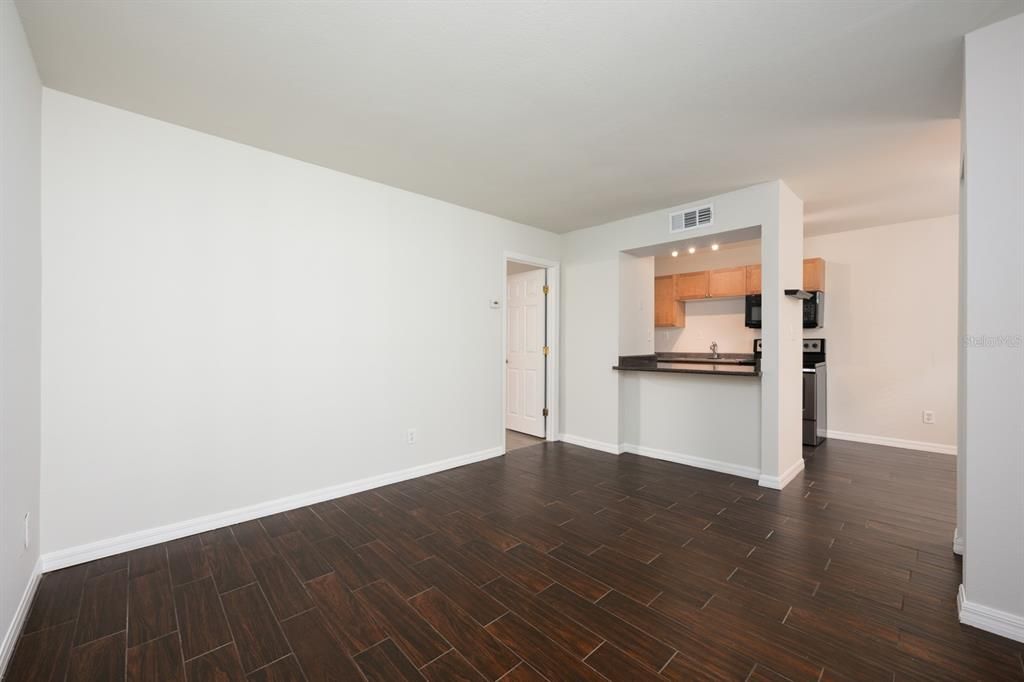 For Sale: $186,000 (1 beds, 1 baths, 625 Square Feet)