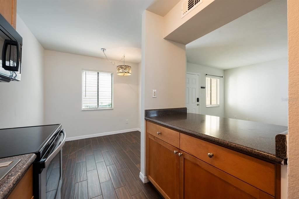 For Sale: $186,000 (1 beds, 1 baths, 625 Square Feet)