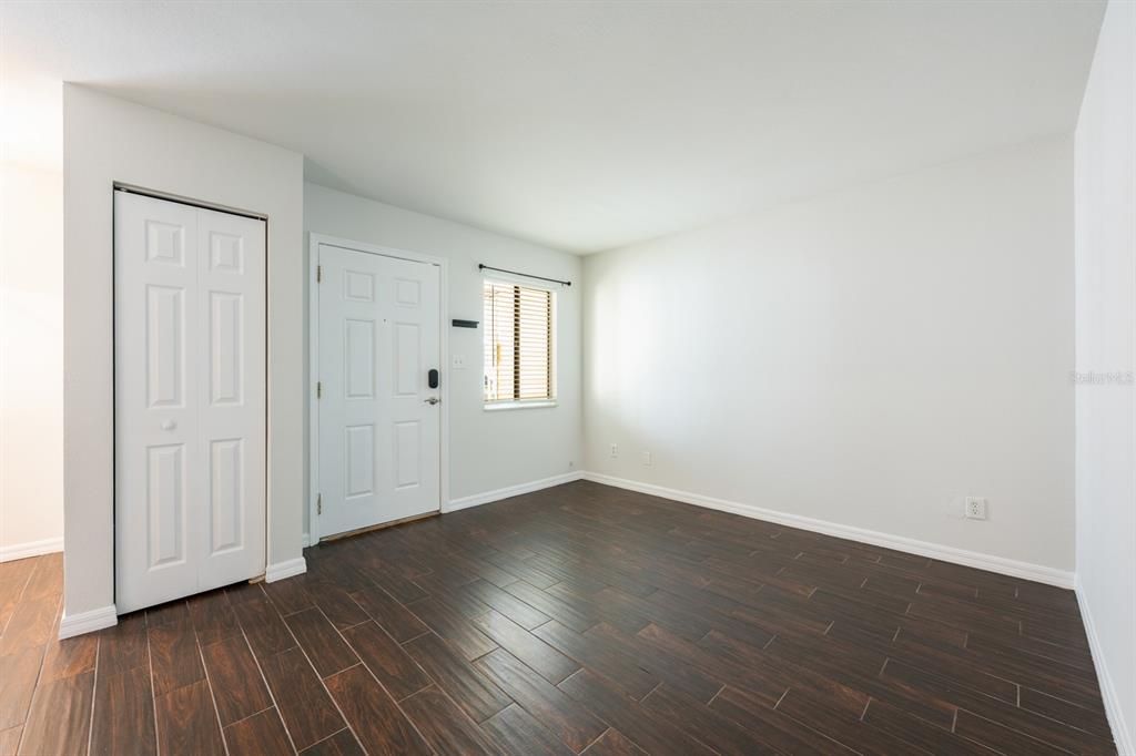 For Sale: $186,000 (1 beds, 1 baths, 625 Square Feet)