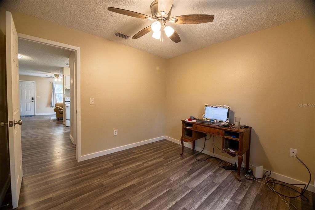 待售: $325,000 (3 贝兹, 2 浴室, 1087 平方英尺)