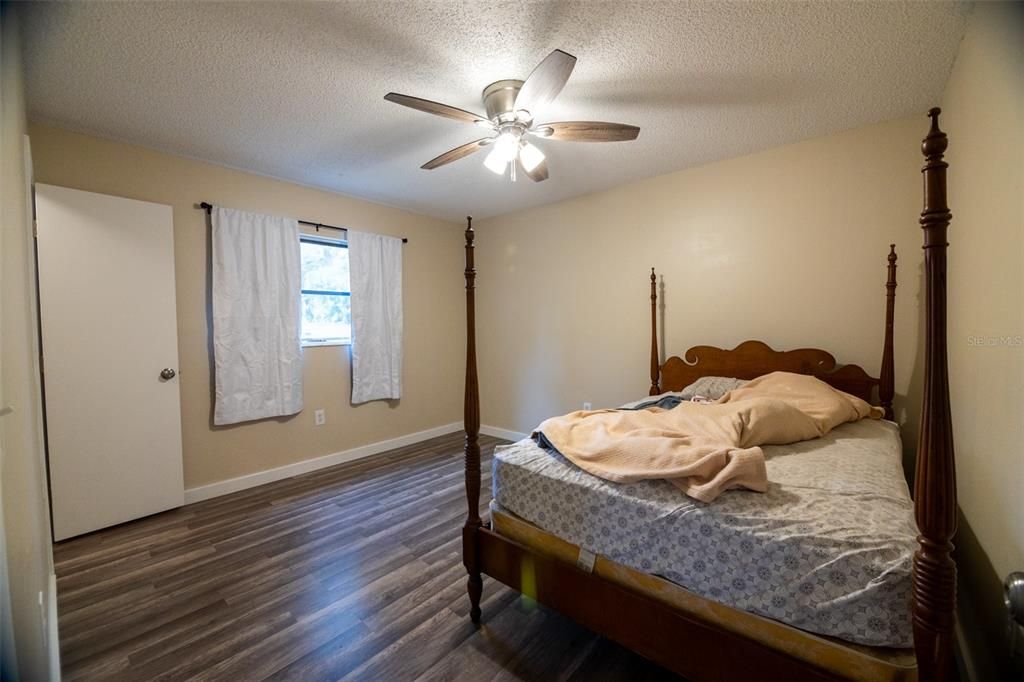 待售: $325,000 (3 贝兹, 2 浴室, 1087 平方英尺)