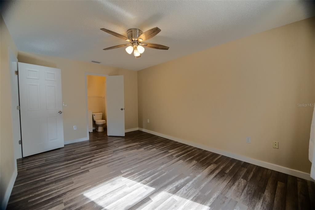 待售: $325,000 (3 贝兹, 2 浴室, 1087 平方英尺)