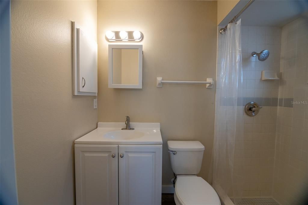 待售: $325,000 (3 贝兹, 2 浴室, 1087 平方英尺)