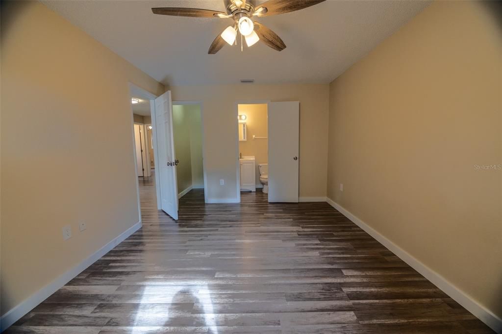 待售: $325,000 (3 贝兹, 2 浴室, 1087 平方英尺)