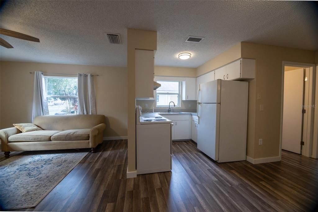 待售: $325,000 (3 贝兹, 2 浴室, 1087 平方英尺)