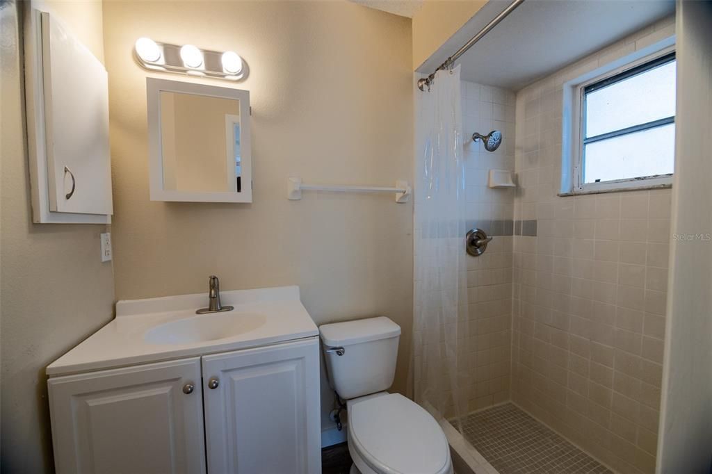 待售: $325,000 (3 贝兹, 2 浴室, 1087 平方英尺)