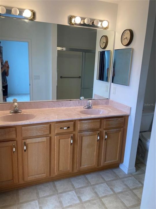 Active With Contract: $187,700 (2 beds, 2 baths, 1319 Square Feet)