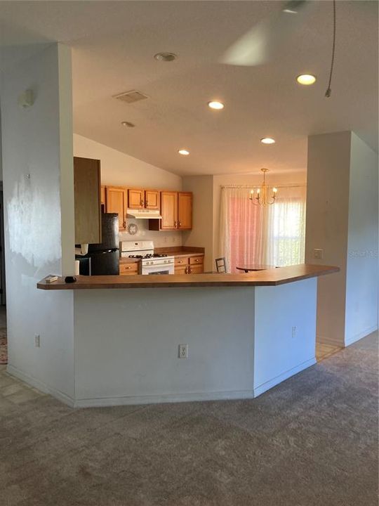 Active With Contract: $187,700 (2 beds, 2 baths, 1319 Square Feet)
