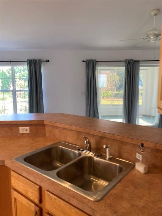 Active With Contract: $187,700 (2 beds, 2 baths, 1319 Square Feet)