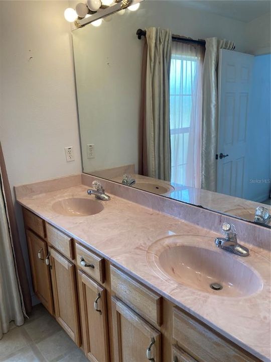 Active With Contract: $187,700 (2 beds, 2 baths, 1319 Square Feet)