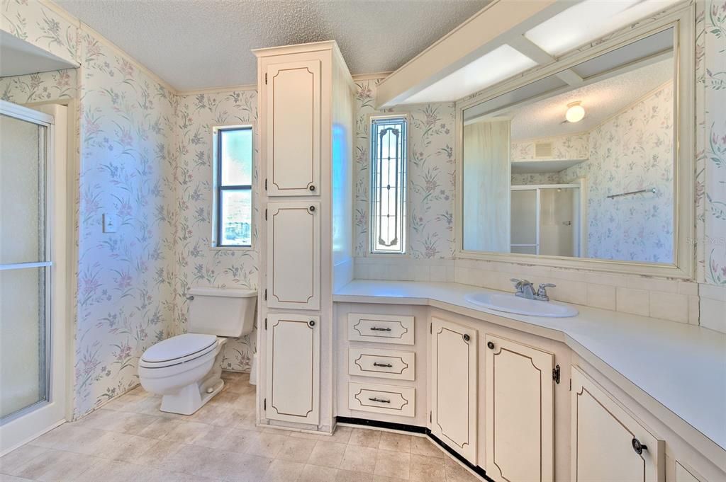 For Sale: $122,000 (2 beds, 2 baths, 1300 Square Feet)