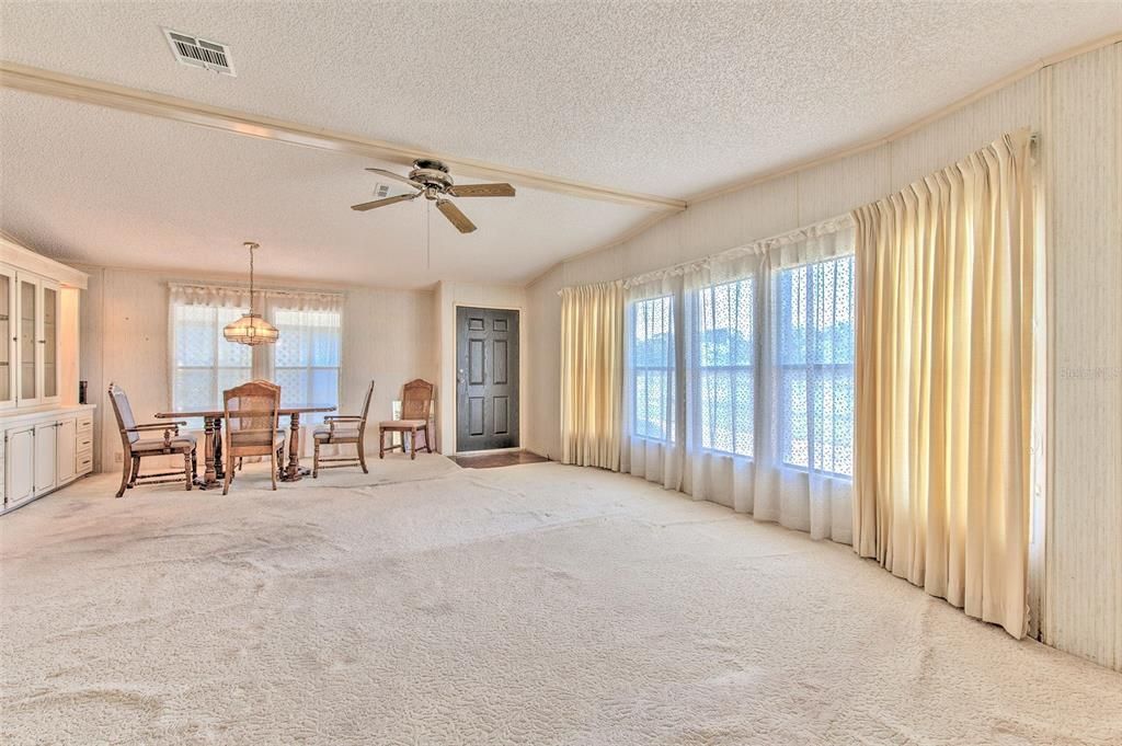 For Sale: $122,000 (2 beds, 2 baths, 1300 Square Feet)