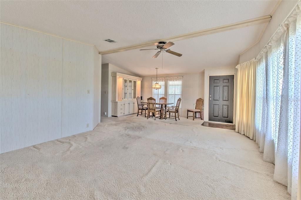 For Sale: $122,000 (2 beds, 2 baths, 1300 Square Feet)