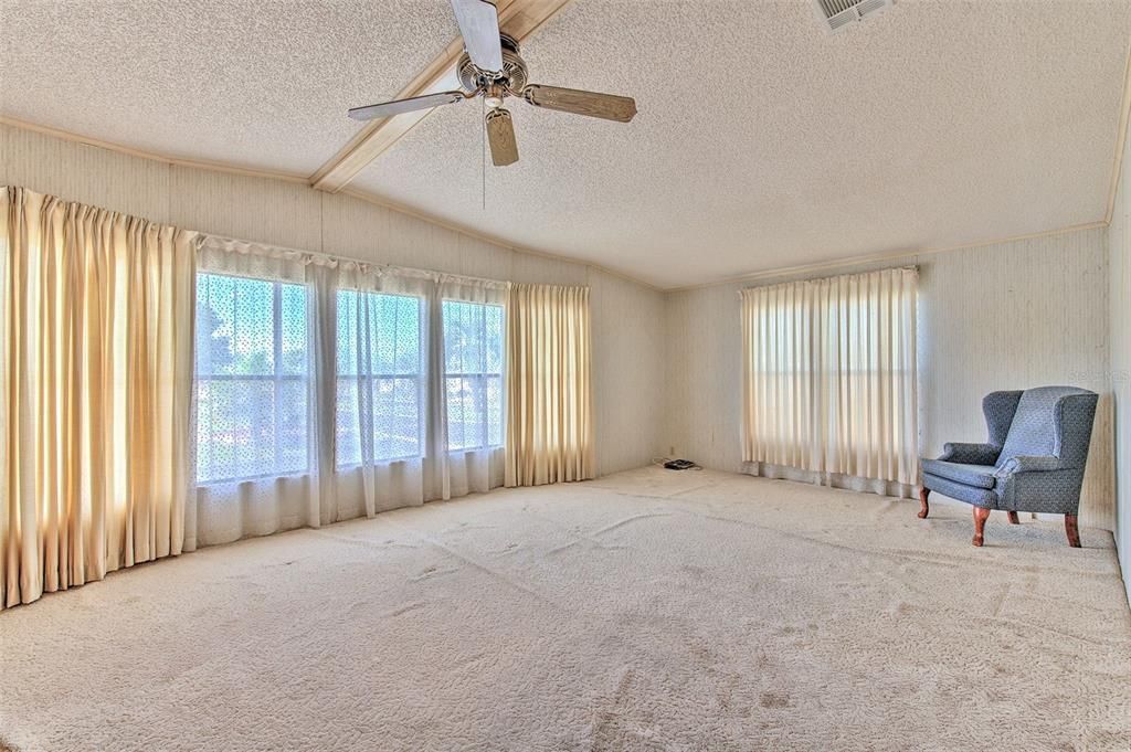 For Sale: $122,000 (2 beds, 2 baths, 1300 Square Feet)