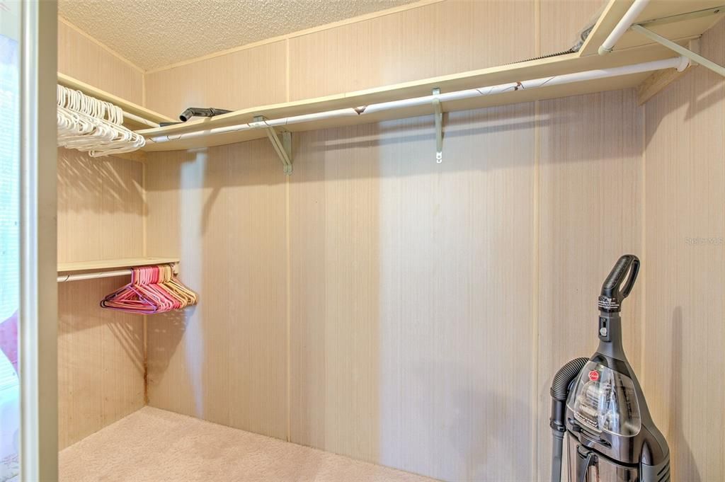 For Sale: $122,000 (2 beds, 2 baths, 1300 Square Feet)