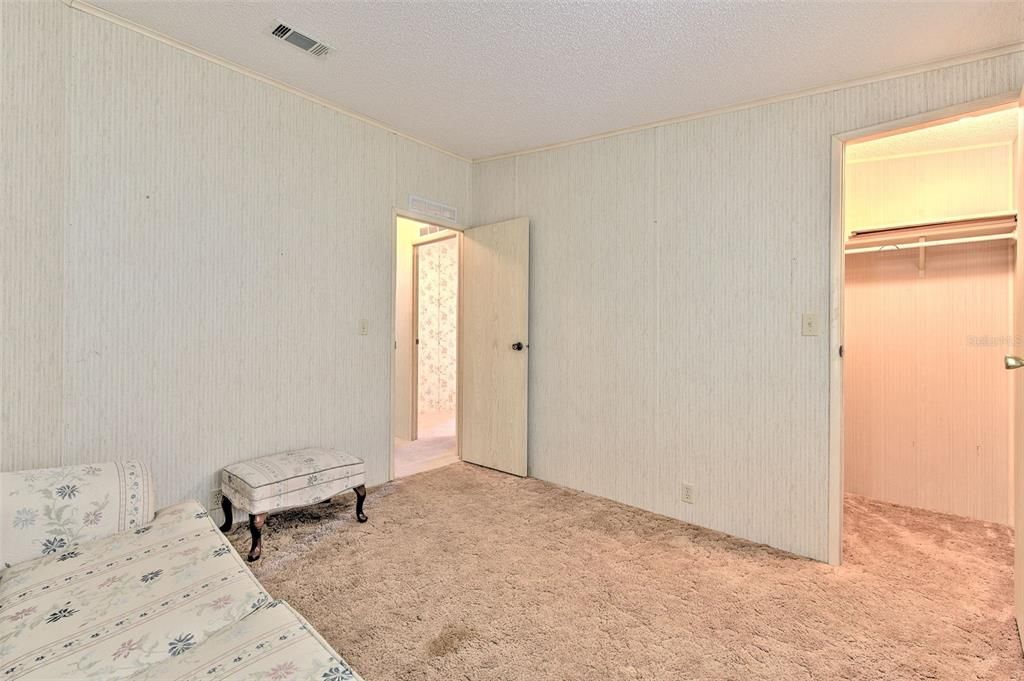 For Sale: $122,000 (2 beds, 2 baths, 1300 Square Feet)