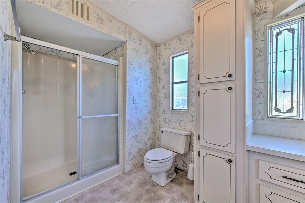 For Sale: $122,000 (2 beds, 2 baths, 1300 Square Feet)