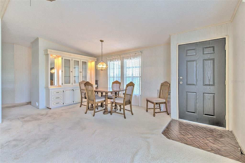 For Sale: $122,000 (2 beds, 2 baths, 1300 Square Feet)