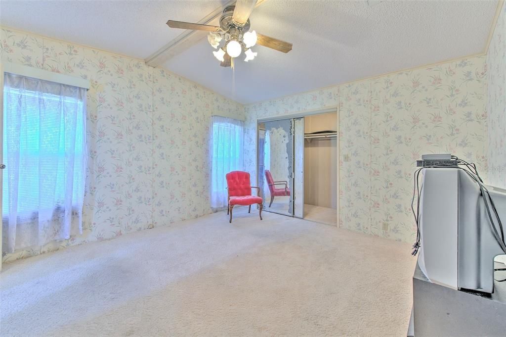 For Sale: $122,000 (2 beds, 2 baths, 1300 Square Feet)