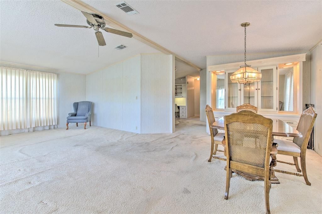 For Sale: $122,000 (2 beds, 2 baths, 1300 Square Feet)