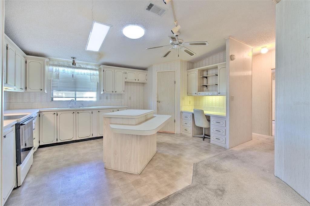 For Sale: $122,000 (2 beds, 2 baths, 1300 Square Feet)