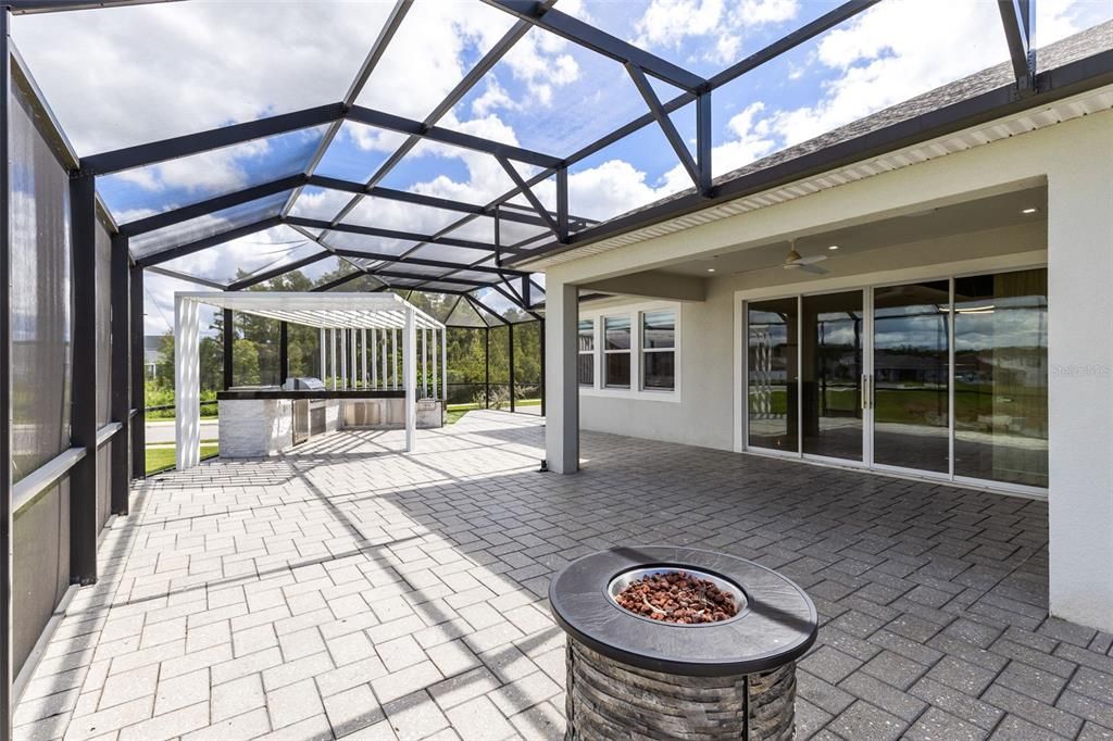 合同活跃: $695,000 (4 贝兹, 3 浴室, 2655 平方英尺)