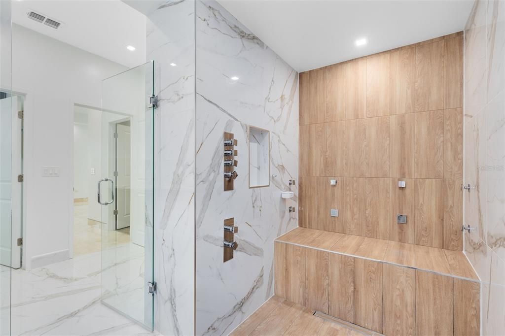 合同活跃: $695,000 (4 贝兹, 3 浴室, 2655 平方英尺)