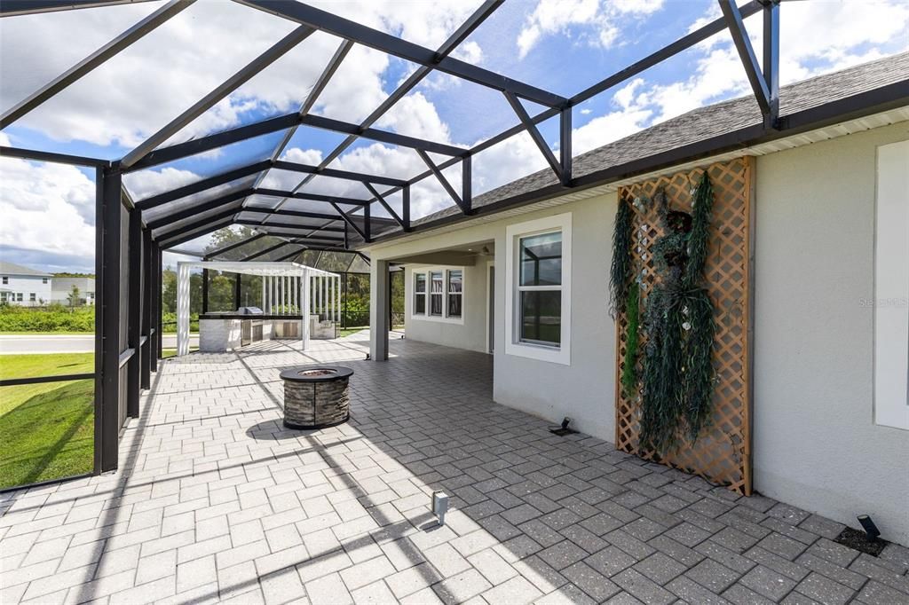 合同活跃: $695,000 (4 贝兹, 3 浴室, 2655 平方英尺)