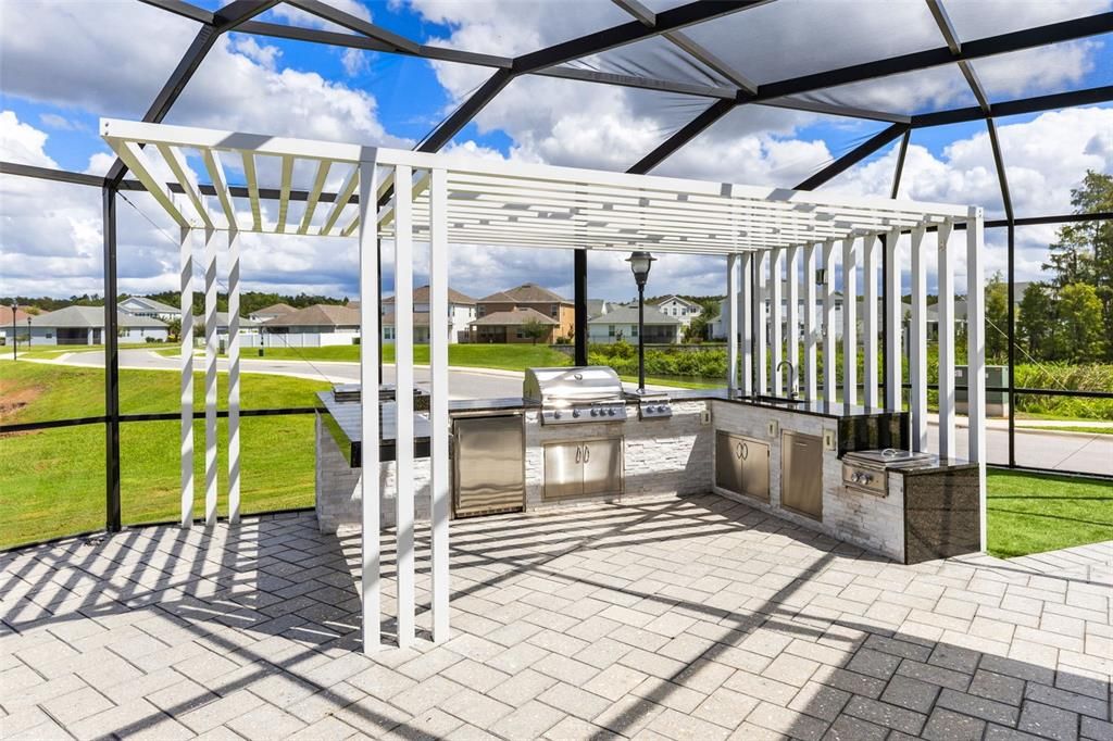 合同活跃: $695,000 (4 贝兹, 3 浴室, 2655 平方英尺)