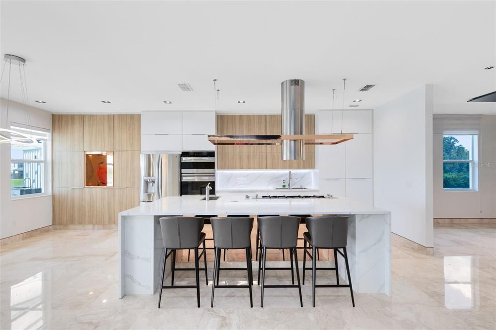 合同活跃: $695,000 (4 贝兹, 3 浴室, 2655 平方英尺)