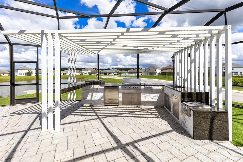 合同活跃: $695,000 (4 贝兹, 3 浴室, 2655 平方英尺)