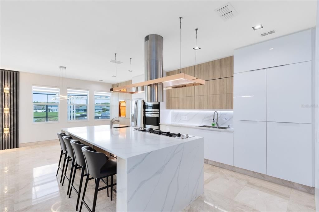 合同活跃: $695,000 (4 贝兹, 3 浴室, 2655 平方英尺)