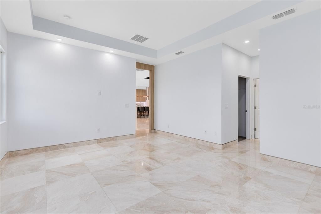 合同活跃: $695,000 (4 贝兹, 3 浴室, 2655 平方英尺)