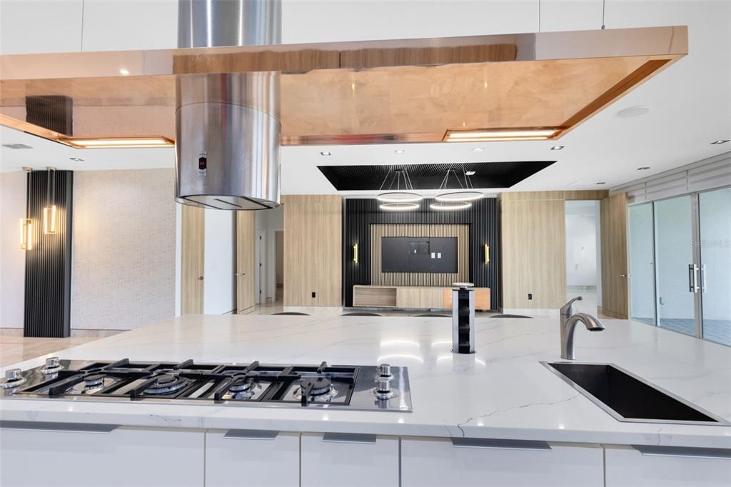 合同活跃: $695,000 (4 贝兹, 3 浴室, 2655 平方英尺)