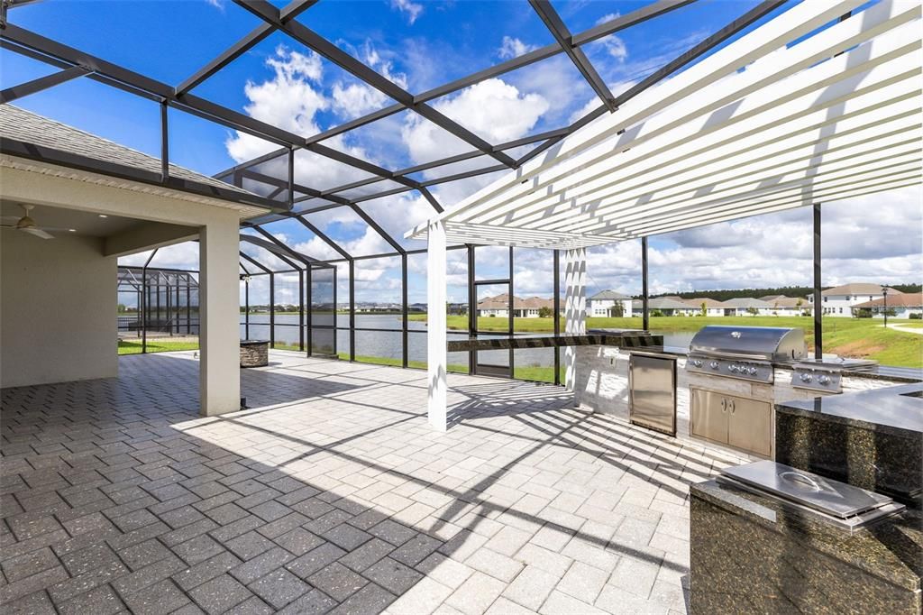 合同活跃: $695,000 (4 贝兹, 3 浴室, 2655 平方英尺)