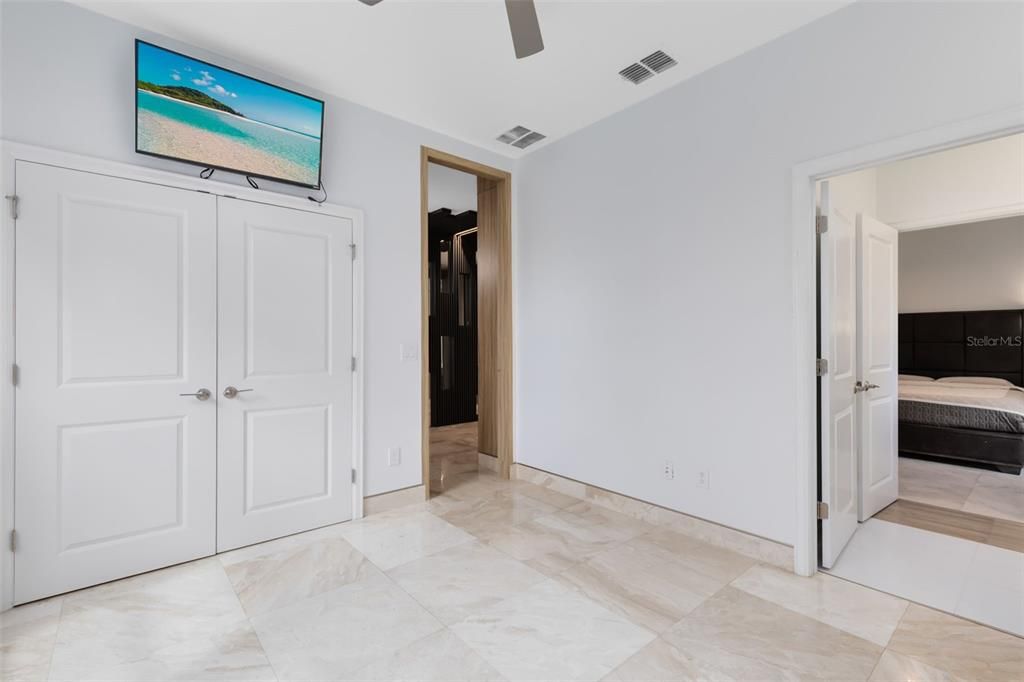 合同活跃: $695,000 (4 贝兹, 3 浴室, 2655 平方英尺)