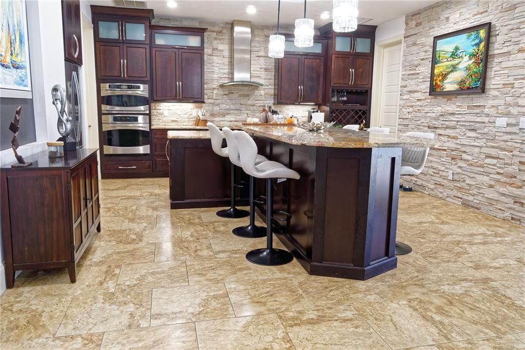 En Venta: $939,500 (3 camas, 3 baños, 3390 Pies cuadrados)